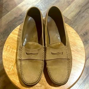 Cole Hann, men’s size 10.